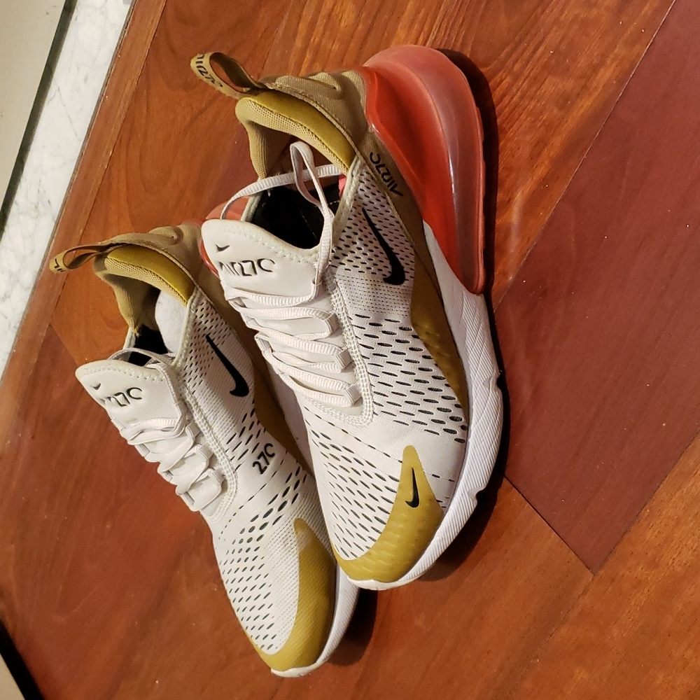 Nike 270 Air Max Womens size 11 / Mens size 9